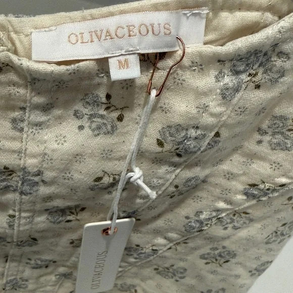 Olivaceous NWT Cream Isadora Floral Crop Top. Size M - Picture 2 of 8